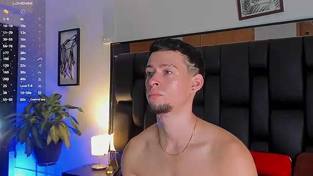 JadeSmiith  online show from October 7, 2025, 10:22 pm