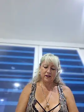 Snapshot of almaluna7 chatting on April 9, 2026, 11:44 pm almaluna7 online show from April 9, 2026, 11:44 pm