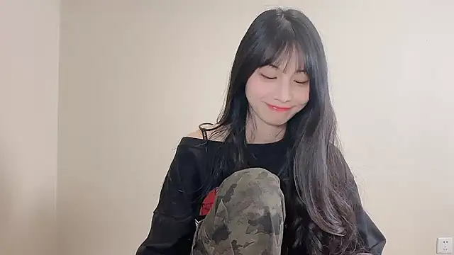 Snapshot of River-03 chatting on March 19, 2025, 3:19 pm River-03 online show from March 19, 2025, 3:19 pm