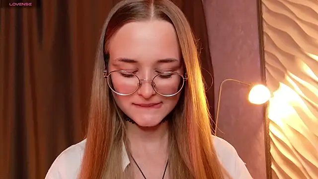 Tiffanyhunt online show from November 21, 2025, 1:43 pm