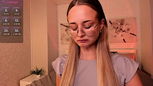 Snapshot of Tiffanyhunt chatting on September 17, 2025, 12:07 pm Tiffanyhunt online show from September 17, 2025, 12:07 pm