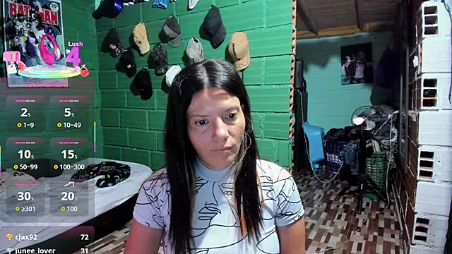Snapshot of DanaaRey chatting on May 19, 2026, 11:23 pm DanaaRey online show from May 19, 2026, 11:23 pm
