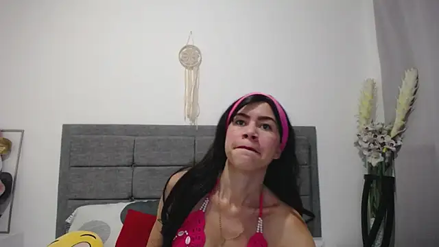 Snapshot of Vicky_Love_ chatting on February 20, 2025, 10:48 am Vicky Love  online show from February 20, 2025, 10:48 am