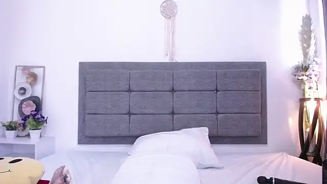 Snapshot of Vicky_Love_ chatting on March 11, 2025, 2:29 pm Vicky Love  online show from March 11, 2025, 2:29 pm