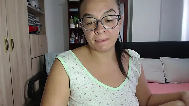 Snapshot of miia-big1boobs_ chatting on March 17, 2025, 2:12 pm miia-big1boobs online show from March 17, 2025, 2:12 pm