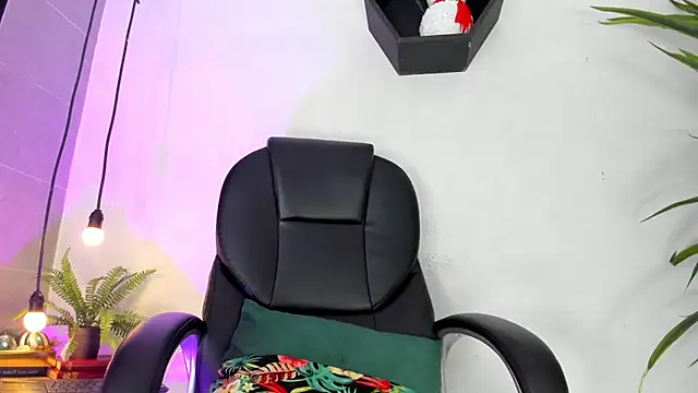 Medusa velvet online show from December 14, 2024, 7:57 pm