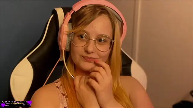 Snapshot of JacyWinslat chatting on February 19, 2025, 8:10 pm JacyWinslat online show from February 19, 2025, 8:10 pm