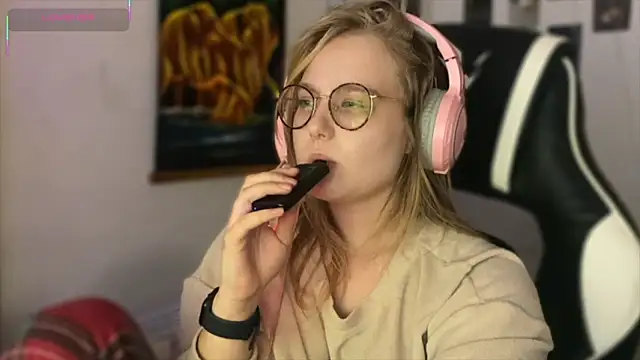 Snapshot of JacyWinslat chatting on September 14, 2025, 10:32 pm JacyWinslat online show from September 14, 2025, 10:32 pm