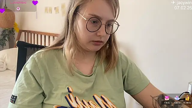 JacyWinslat online show from February 7, 2026, 6:43 am