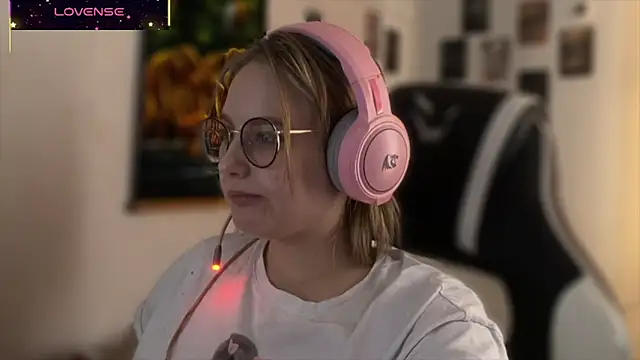 Snapshot of JacyWinslat chatting on October 19, 2025, 1:03 pm JacyWinslat online show from October 19, 2025, 1:03 pm