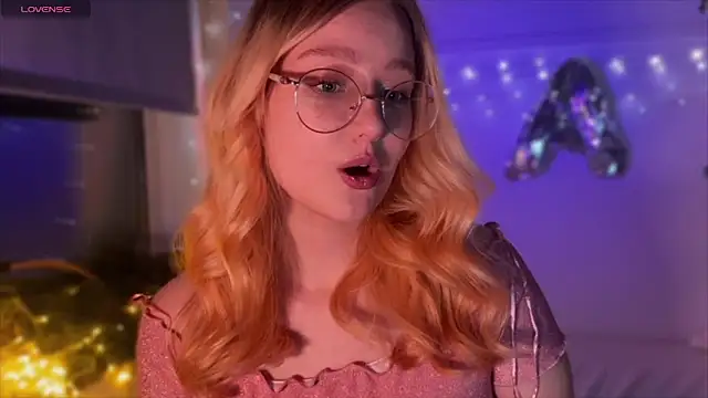 Snapshot of JacyWinslat chatting on February 8, 2025, 10:51 pm JacyWinslat online show from February 8, 2025, 10:51 pm