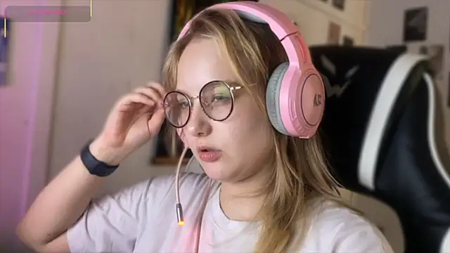 Snapshot of JacyWinslat chatting on September 13, 2025, 2:06 pm JacyWinslat online show from September 13, 2025, 2:06 pm