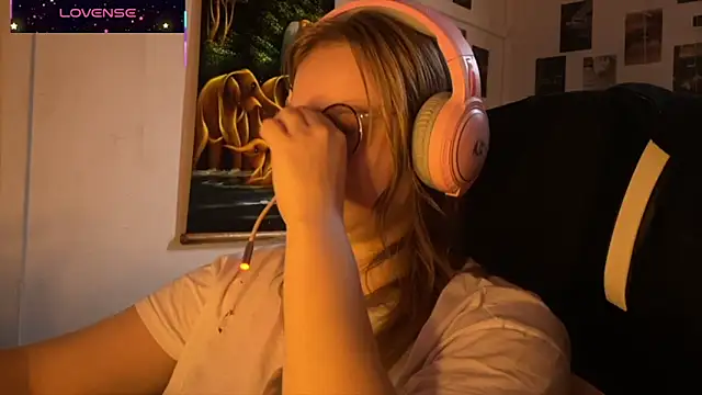 Snapshot of JacyWinslat chatting on October 3, 2025, 2:51 pm JacyWinslat online show from October 3, 2025, 2:51 pm