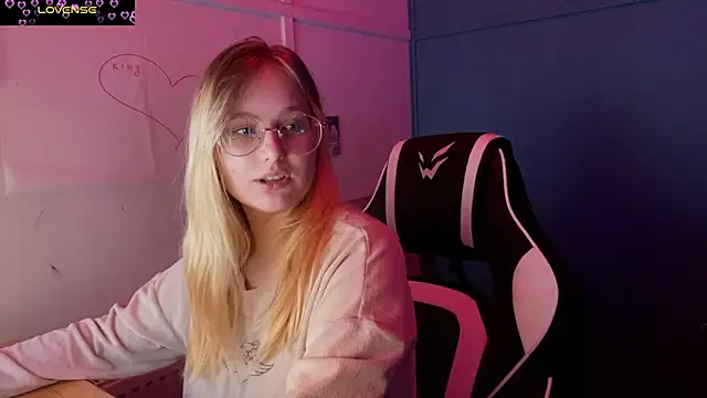 Snapshot of JacyWinslat chatting on March 8, 2025, 6:16 pm JacyWinslat online show from March 8, 2025, 6:16 pm