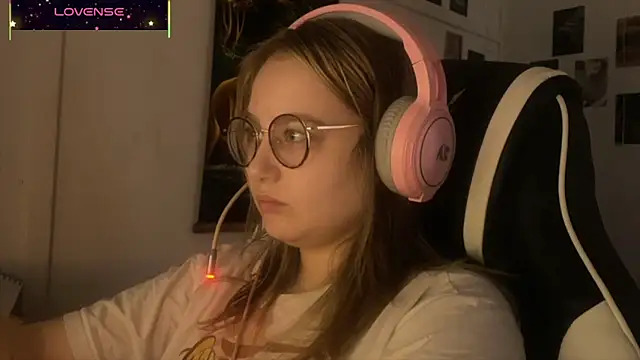 Snapshot of JacyWinslat chatting on October 10, 2025, 2:29 pm JacyWinslat online show from October 10, 2025, 2:29 pm