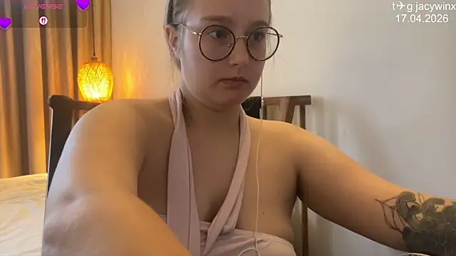 JacyWinslat online show from April 17, 2026, 10:51 am