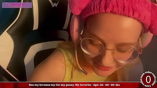 Snapshot of JacyWinslat chatting on February 12, 2025, 2:43 pm JacyWinslat online show from February 12, 2025, 2:43 pm