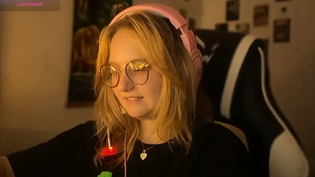 Snapshot of JacyWinslat chatting on September 9, 2025, 10:52 pm JacyWinslat online show from September 9, 2025, 10:52 pm