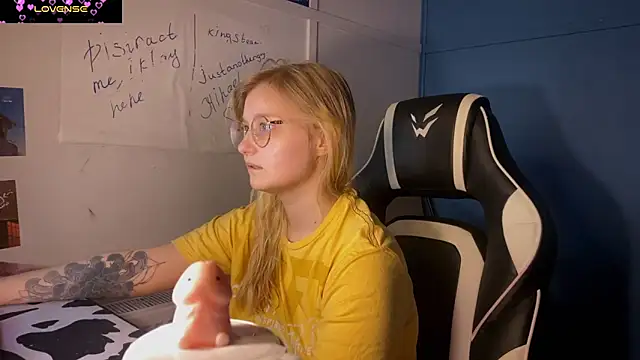 Snapshot of JacyWinslat chatting on March 4, 2025, 8:16 pm JacyWinslat online show from March 4, 2025, 8:16 pm