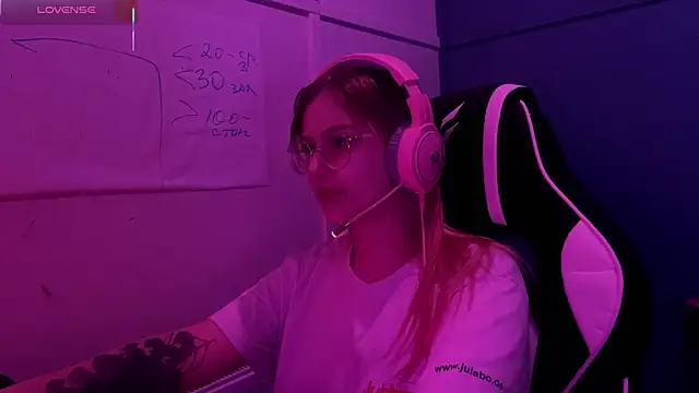 Snapshot of JacyWinslat chatting on March 21, 2025, 6:18 pm JacyWinslat online show from March 21, 2025, 6:18 pm