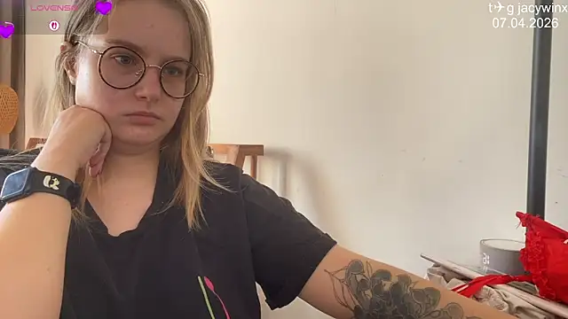 JacyWinslat online show from April 7, 2026, 9:22 am