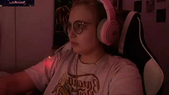 Snapshot of JacyWinslat chatting on September 27, 2025, 9:43 pm JacyWinslat online show from September 27, 2025, 9:43 pm