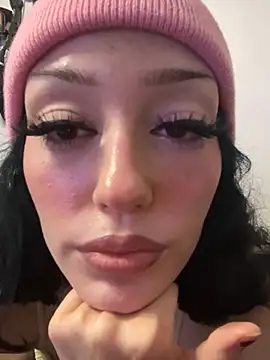 Snapshot of Pinkfairyy chatting on December 12, 2024, 6:57 am Pinkfairyy online show from December 12, 2024, 6:57 am