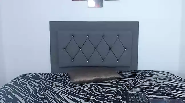 stefidolllatina online show from December 27, 2024, 1:22 am