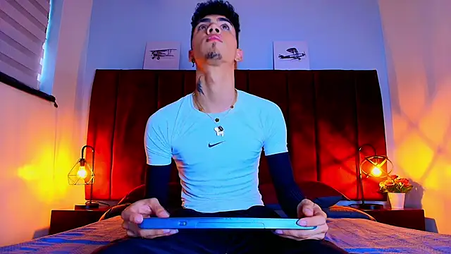 Snapshot of NeoRaptis chatting on September 22, 2025, 8:15 pm NeoRaptis online show from September 22, 2025, 8:15 pm