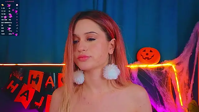 Snapshot of AlinaWalters chatting on November 1, 2025, 8:14 pm AlinaWalters online show from November 1, 2025, 8:14 pm