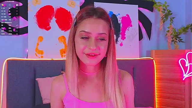 Snapshot of AlinaWalters chatting on October 2, 2025, 8:23 pm AlinaWalters online show from October 2, 2025, 8:23 pm