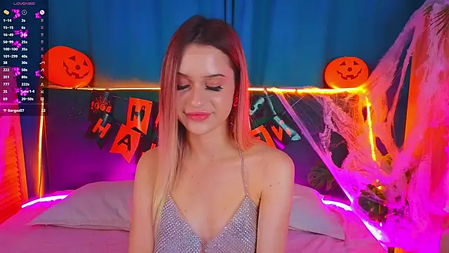 Snapshot of AlinaWalters chatting on October 29, 2025, 8:41 pm AlinaWalters online show from October 29, 2025, 8:41 pm