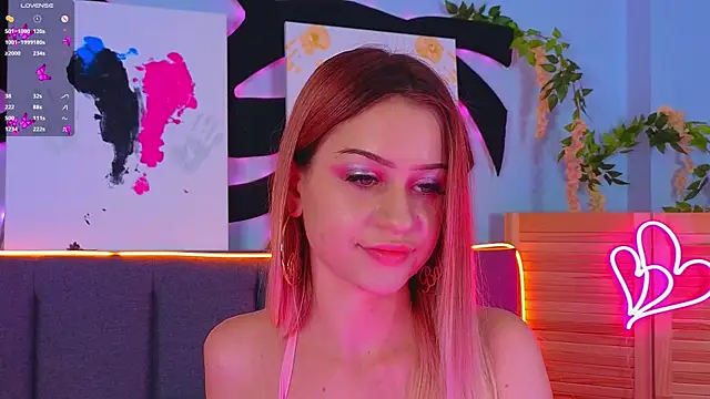 Snapshot of AlinaWalters chatting on October 1, 2025, 8:46 pm AlinaWalters online show from October 1, 2025, 8:46 pm