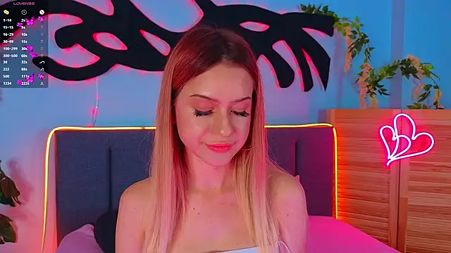 Snapshot of AlinaWalters chatting on October 8, 2025, 8:31 pm AlinaWalters online show from October 8, 2025, 8:31 pm