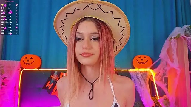 Snapshot of AlinaWalters chatting on October 24, 2025, 9:03 pm AlinaWalters online show from October 24, 2025, 9:03 pm