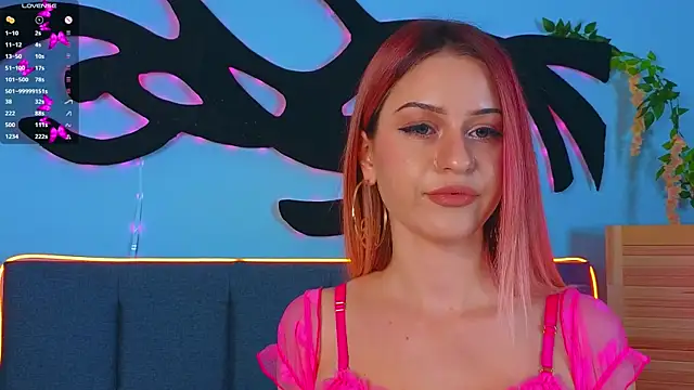 Snapshot of AlinaWalters chatting on September 20, 2025, 8:36 pm AlinaWalters online show from September 20, 2025, 8:36 pm