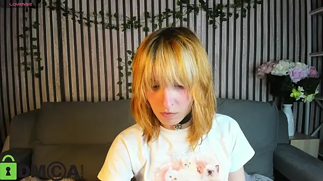 Snapshot of Little_Chips chatting on October 25, 2025, 5:13 pm Little Chips online show from October 25, 2025, 5:13 pm