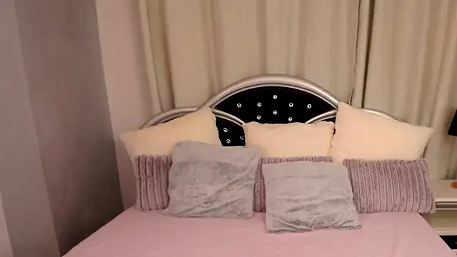 JessieePink online show from January 14, 2025, 5:23 pm