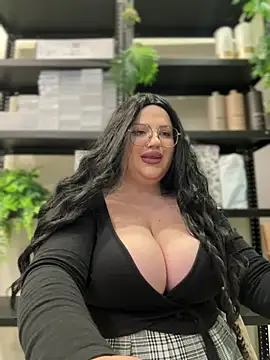 Snapshot of VladaWhite chatting on February 4, 2025, 10:02 pm VladaWhite online show from February 4, 2025, 10:02 pm