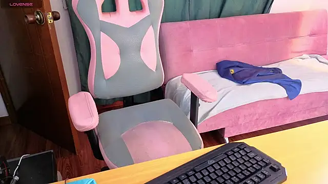 vittorialombardi   online show from June 11, 2026, 6:54 am