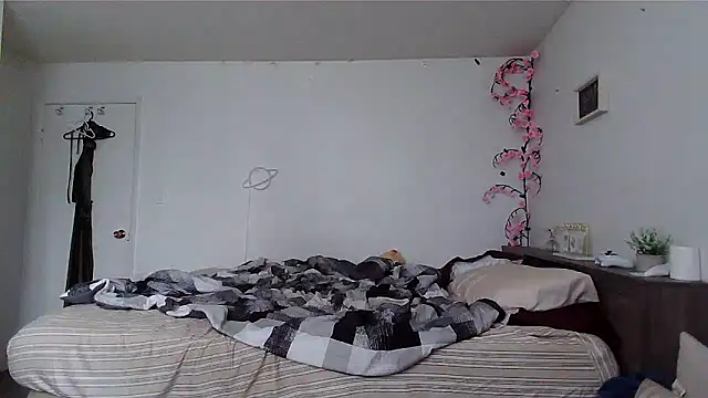 Kittyymaze1 online show from June 10, 2026, 1:01 pm