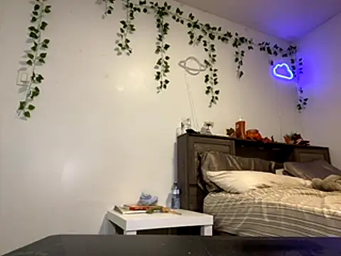 Snapshot of Kittyymaze1 chatting on October 15, 2025, 2:03 pm Kittyymaze1 online show from October 15, 2025, 2:03 pm