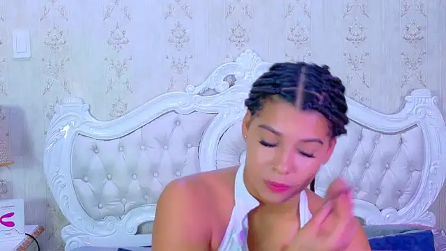 TiaraRosse online show from September 19, 2025, 12:09 pm