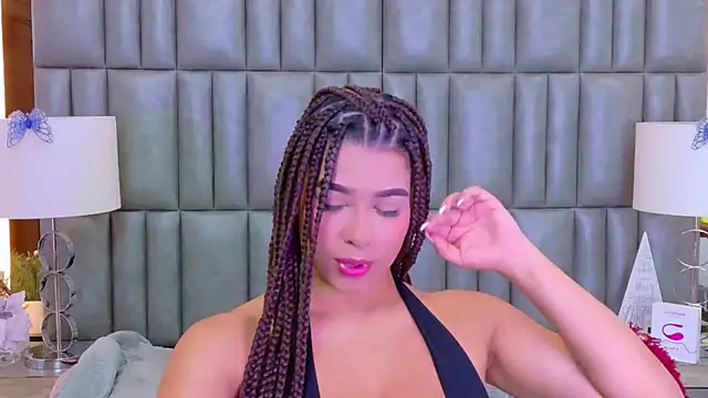 Snapshot of TiaraRosse chatting on February 3, 2026, 1:27 pm TiaraRosse online show from February 3, 2026, 1:27 pm