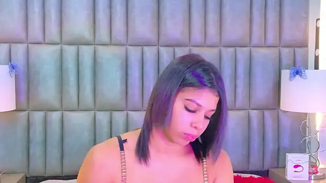 Snapshot of TiaraRosse chatting on February 17, 2026, 12:24 pm TiaraRosse online show from February 17, 2026, 12:24 pm