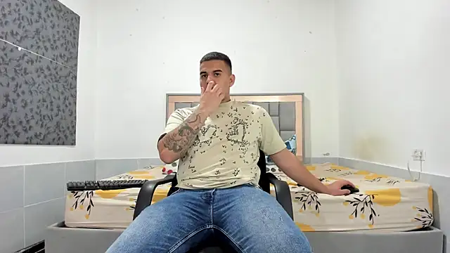 Snapshot of simookeler chatting on January 31, 2026, 11:58 pm simookeler online show from January 31, 2026, 11:58 pm