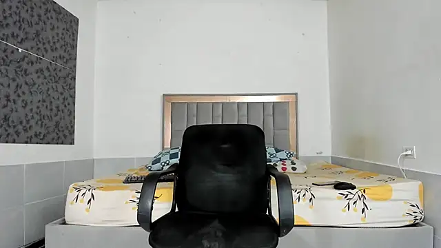 Snapshot of simookeler chatting on February 1, 2026, 7:01 pm simookeler online show from February 1, 2026, 7:01 pm