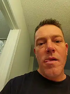 Snapshot of Bigtater1999 chatting on February 14, 2025, 8:15 pm Bigtater1999 online show from February 14, 2025, 8:15 pm