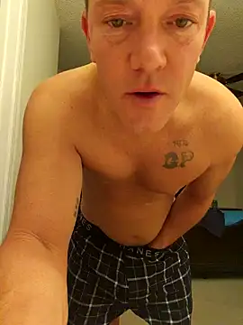 Snapshot of Bigtater1999 chatting on October 19, 2025, 10:56 pm Bigtater1999 online show from October 19, 2025, 10:56 pm