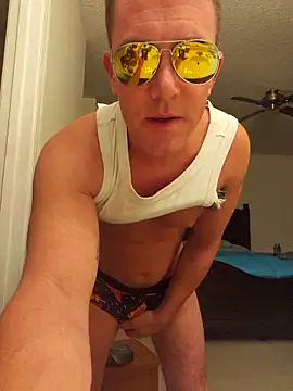 Snapshot of Bigtater1999 chatting on September 22, 2025, 10:38 pm Bigtater1999 online show from September 22, 2025, 10:38 pm